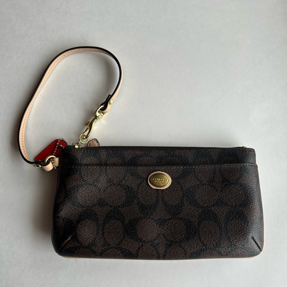 Coach Peyton signature c coated canvas wristlet to go go